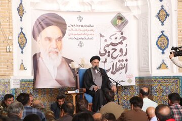 امام جمعه بروجرد: امام خمینی (ره) شخصیتی  عمل‌گرا بود