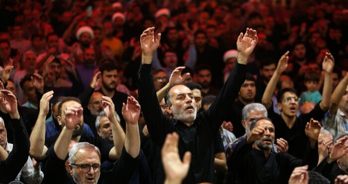 آیین بزرگداشت سالگرد قیام پانزدهم خرداد در حرم حضرت معصومه برگزار شد