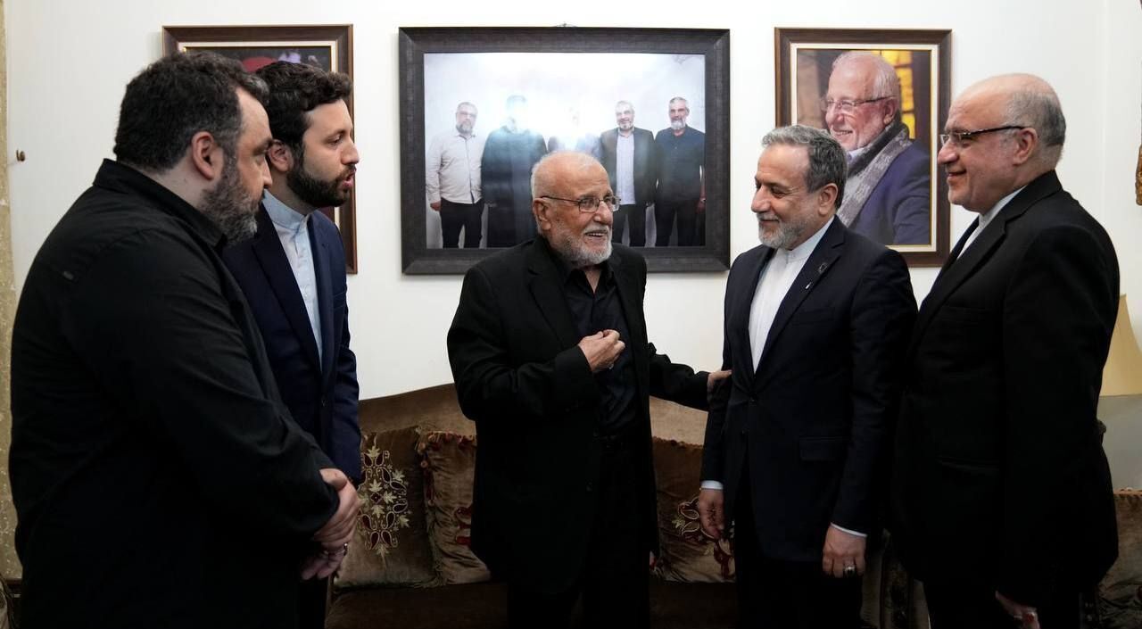 Irans Außenminister besuchte die Familie des Märtyrers Seyyed Hassan Nasrallah
