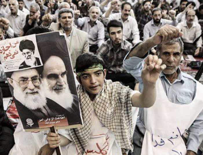قیام ۱۵ خرداد نماد غیرت و ایستادگی مردم است