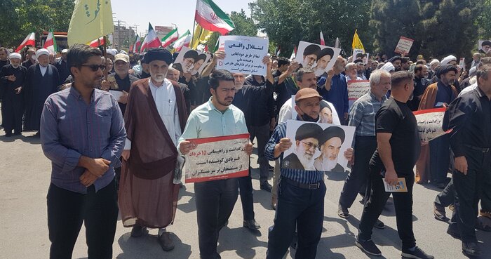 مردم قم در سالروز قیام ۱۵ خرداد با آرمانهای امام راحل تجدید میثاق کردند