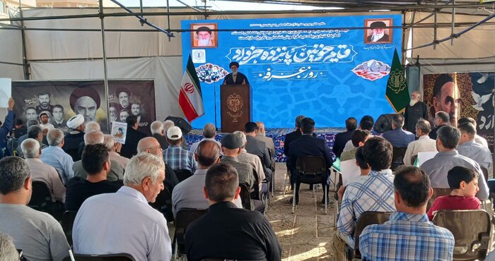 گرامیداشت ۵۶ شهید قیام ۱۵ خرداد با گلباران مزار آنان در تهران