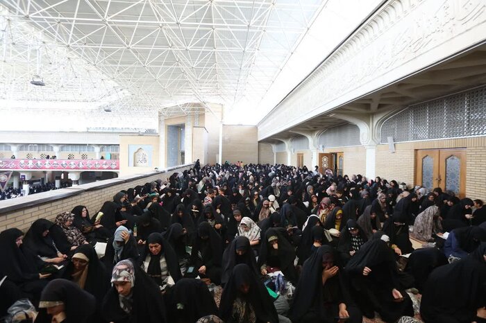 دعای عارفانه عرفه در حرم مطهر حضرت معصومه (س) برگزار شد