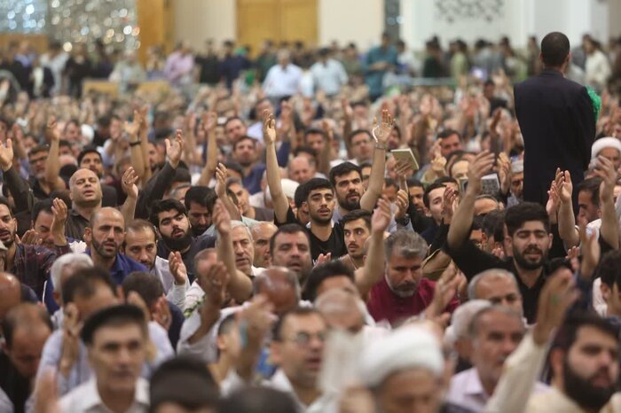 دعای عارفانه عرفه در حرم مطهر حضرت معصومه (س) برگزار شد