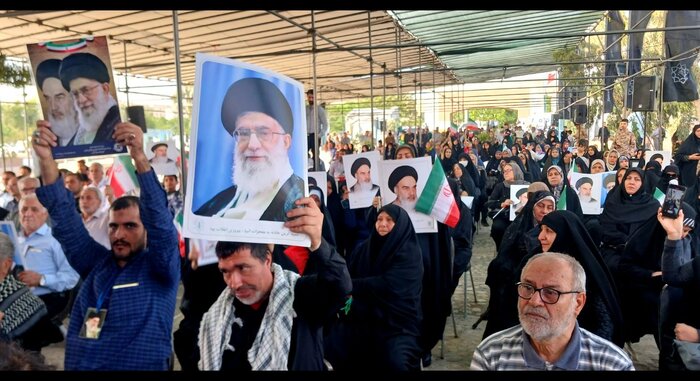 گرامیداشت ۵۶ شهید قیام ۱۵ خرداد با گلباران مزار آنان در تهران