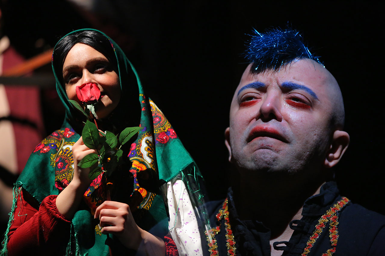 «اسکارلت و آن شب بارانی» و «روزهای بیباران» روی صحنه تئاتر اصفهان و تهران