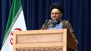 امام‌جمعه موقت اصفهان: قدرت ایران سد راه دشمنان است