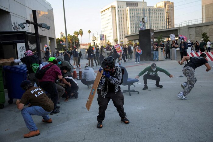 درگیری پلیس و معترضان ضدمهاجرت در شهر لسآنجلس آمریکا