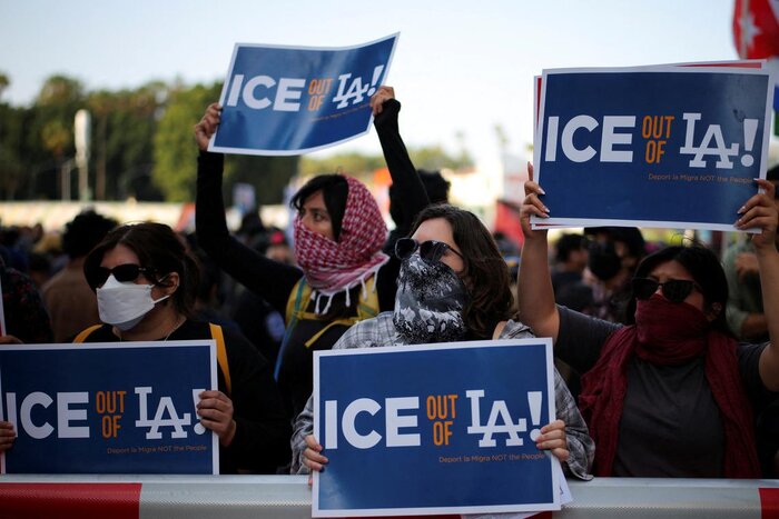 درگیری پلیس و معترضان ضدمهاجرت در شهر لسآنجلس آمریکا