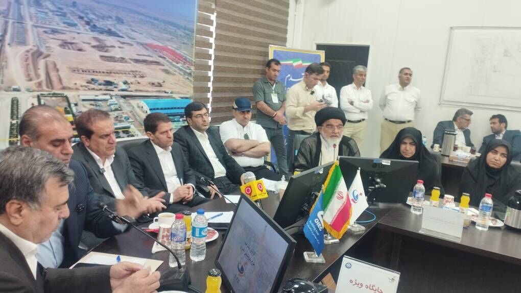 بررسی وضعیت پتروشیمی دهلران با حضور اعضای کمیسیون انرژی مجلس بررسی وضعیت پتروشیمی دهلران با حضور اعضای کمیسیون انرژی مجلس