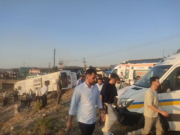 واژگونی اتوبوس در محور آذرشهر - ایلخچی ۱۸ مصدوم به جا گذاشت