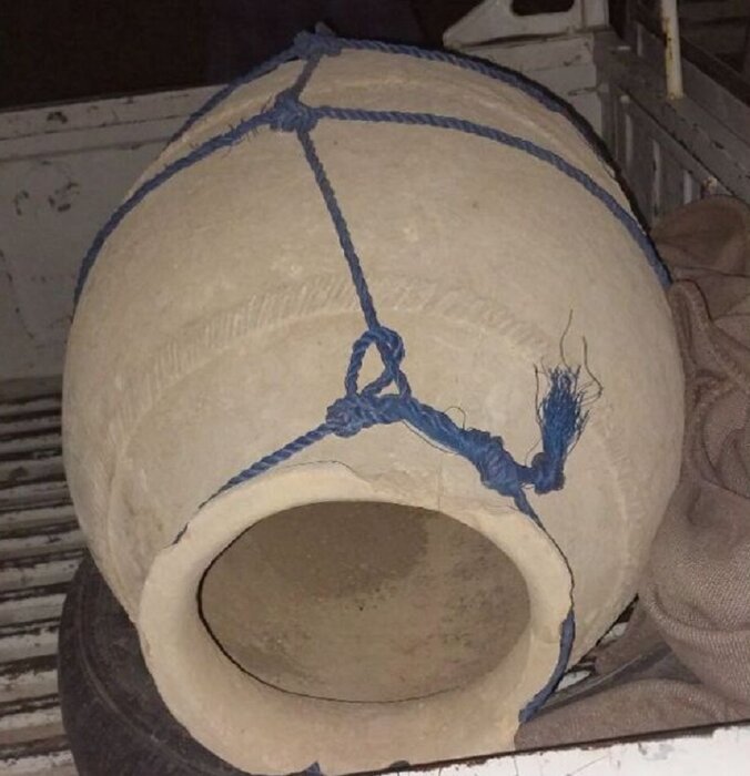 کشف دو خمره تاریخی در دهلران؛ میراث کهن از دل جاده سر برآورد