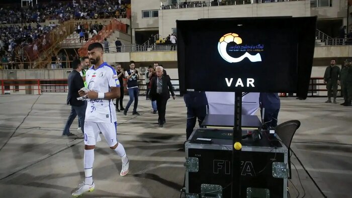 VAR لیگ ایران اسباب بازی است/ تنها یک سوم قضاوت ها راضی کننده بود