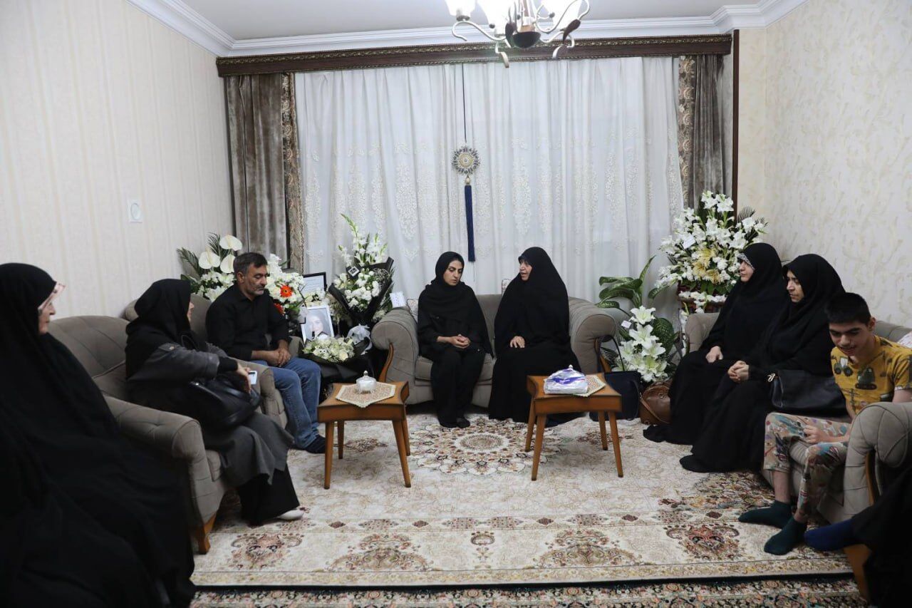 دیدار اعضای فراکسیون زنان مجلس با خانواده «الهه حسین‌نژاد»