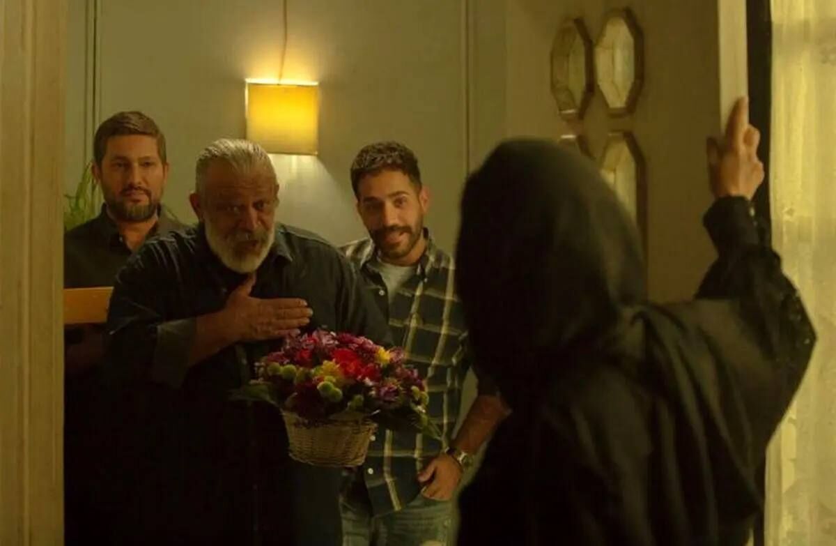 پیرپسر؛ روایت بحران هویت در جامعه معاصر پیرپسر؛ روایت بحران هویت در جامعه معاصر