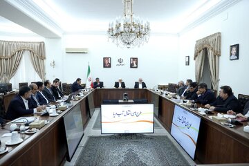 عارف: تصمیمات و قوانین پیشین را نفی نمی‌کنیم، اما وحی منزل نیستند