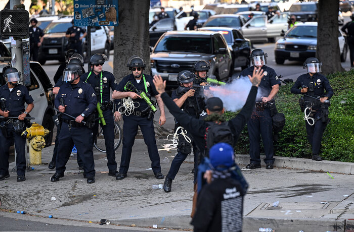 روایت تصویری از چهارمین روز اعتراضات مهاجرتی در آمریکا