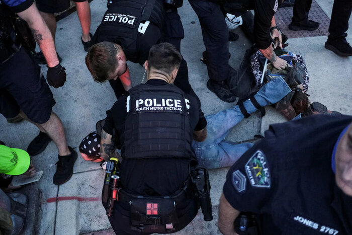 روایت تصویری از چهارمین روز اعتراضات مهاجرتی در آمریکا