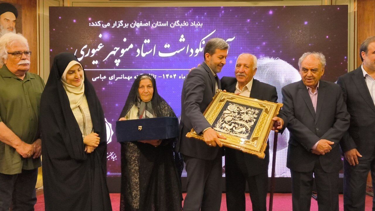 استاندار اصفهان: هنرمند، روشنی‌بخش راه تعالی انسان است