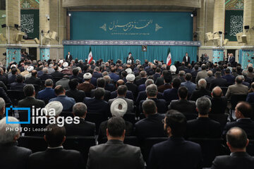 El Líder de la Revolución recibe a los representantes del Parlamento iraní