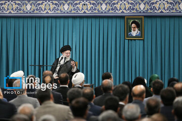 El Líder de la Revolución recibe a los representantes del Parlamento iraní
