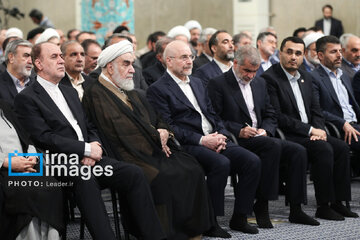 El Líder de la Revolución recibe a los representantes del Parlamento iraní