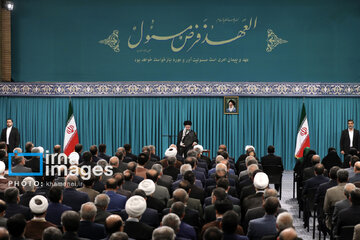 El Líder de la Revolución recibe a los representantes del Parlamento iraní