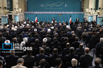 El Líder de la Revolución recibe a los representantes del Parlamento iraní
