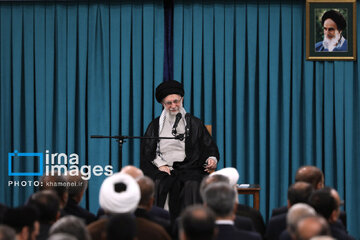 El Líder de la Revolución recibe a los representantes del Parlamento iraní