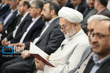 El Líder de la Revolución recibe a los representantes del Parlamento iraní