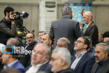 El Líder de la Revolución recibe a los representantes del Parlamento iraní