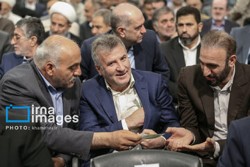 El Líder de la Revolución recibe a los representantes del Parlamento iraní