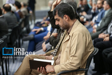 El Líder de la Revolución recibe a los representantes del Parlamento iraní
