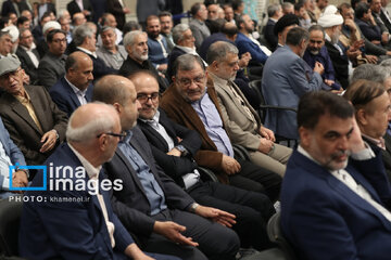 El Líder de la Revolución recibe a los representantes del Parlamento iraní