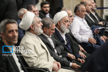 El Líder de la Revolución recibe a los representantes del Parlamento iraní