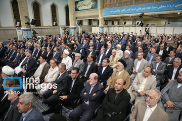 El Líder de la Revolución recibe a los representantes del Parlamento iraní