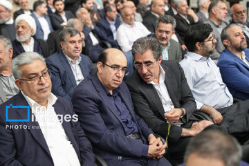 El Líder de la Revolución recibe a los representantes del Parlamento iraní