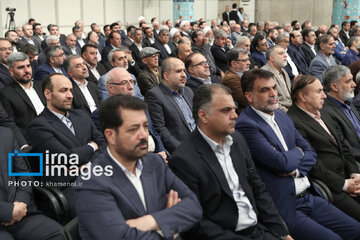 El Líder de la Revolución recibe a los representantes del Parlamento iraní