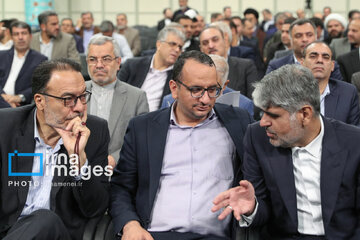 El Líder de la Revolución recibe a los representantes del Parlamento iraní