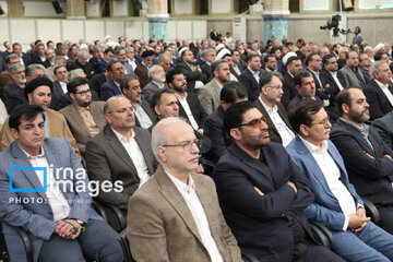 El Líder de la Revolución recibe a los representantes del Parlamento iraní