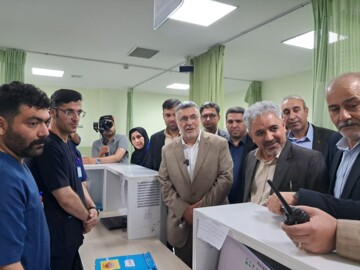 وزیر بهداشت: تجهیزات درمان بیماران در ایلام تا دو سال آینده تامین می‌شود