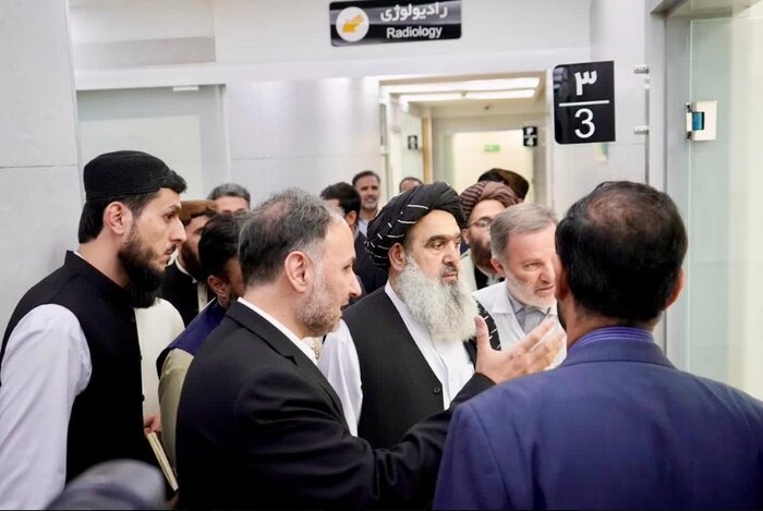 بازدید سرپرست وزارت صحت عامه از شفاخانه و پوهنتون «بقیةالله» ایران