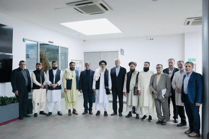 بازدید سرپرست وزارت صحت عامه از شفاخانه و پوهنتون «بقیةالله» ایران