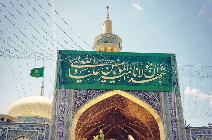 وقتی گنبد طلای رضا با نور علی روشنتر میشود