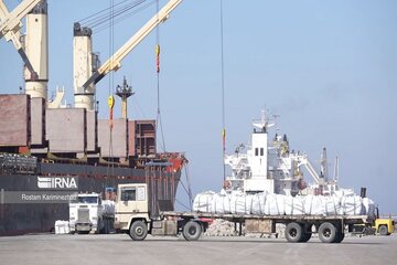 صادرات مصالح ساختمانی از بندر چابهار به عمان آغاز شد