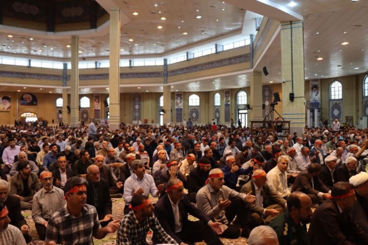 امام جمعه ایلام: القای هر گونه ضعف و ناتوانی چراغ سبز به دشمن است  