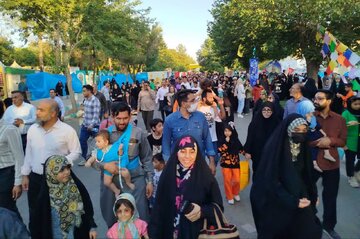 فیلم | شروع مهمانی کیلومتری غدیر در کرمان 