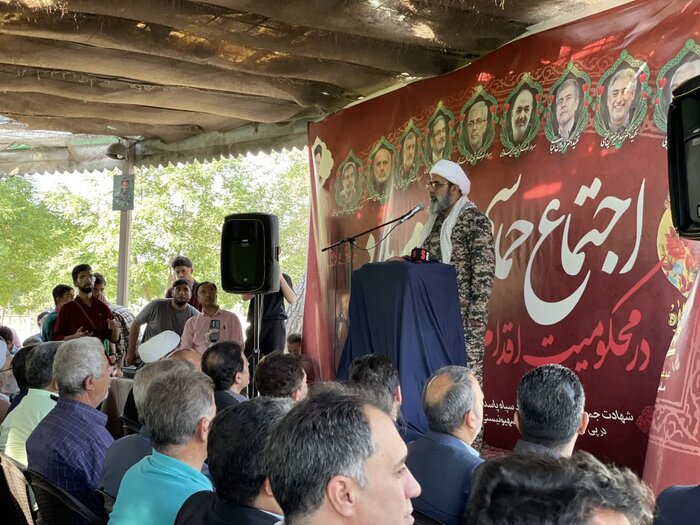 شعار مرگ بر اسرائیل مردم غیرتمند ملارد در کنار مزار شهدای گمنام