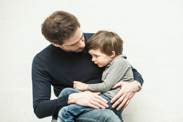 هنگام مواجهه کودکان با اخبار ناگوار چه کنیم؟