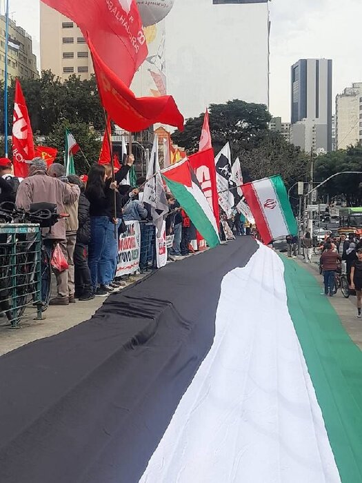 تظاهرات برزیلیها در حمایت از فلسطین و ایران